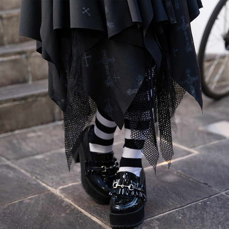 I read an image to a gallery viewer, Cross Dress