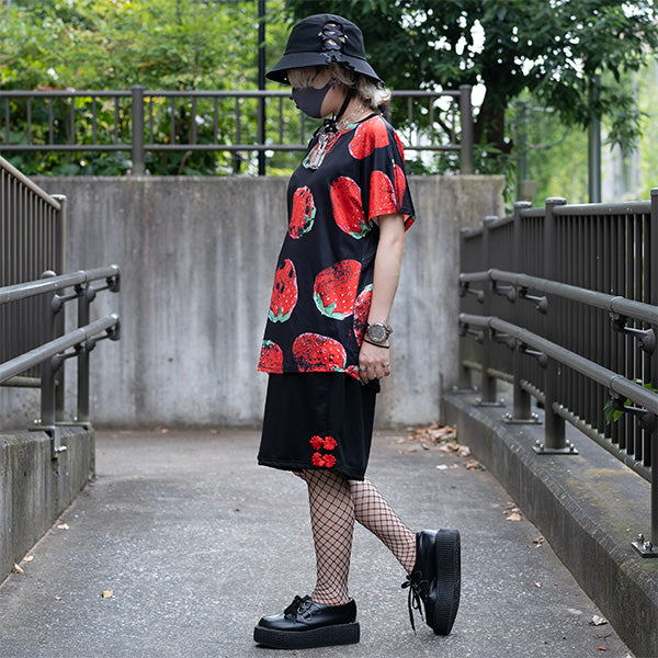 I read an image to a gallery viewer, Strawberry T-Shirt