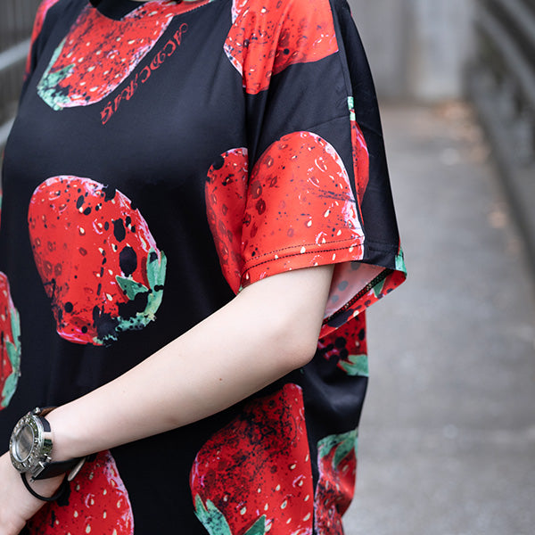 I read an image to a gallery viewer, Strawberry T-Shirt