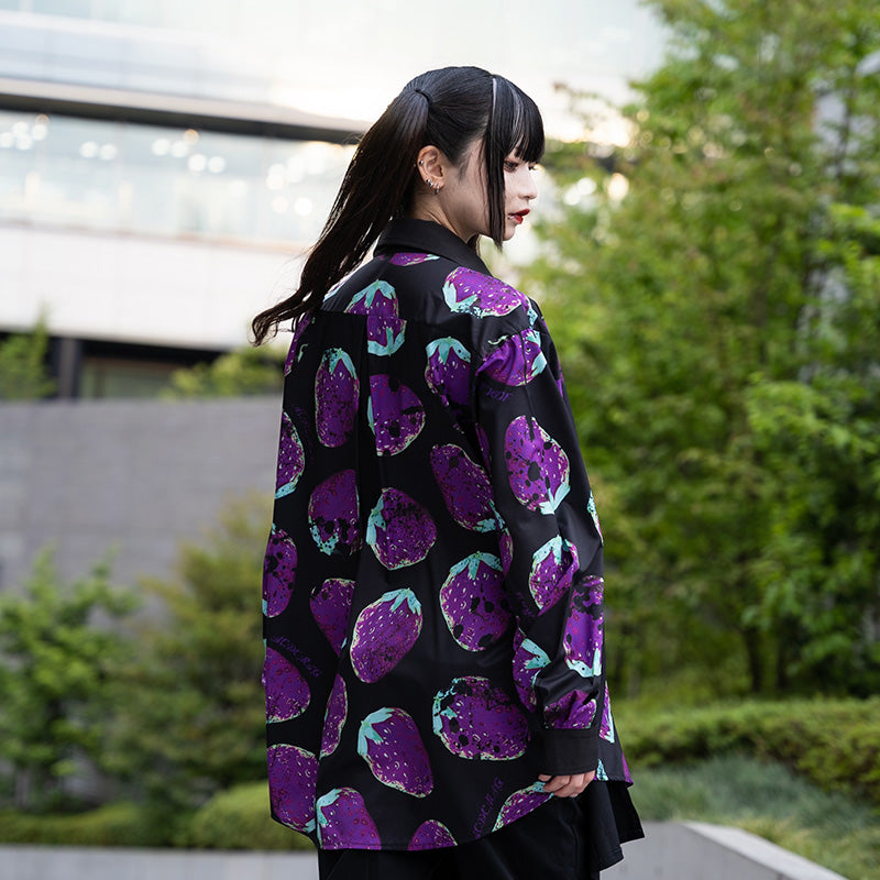 I read an image to a gallery viewer, Strawberry Shirt