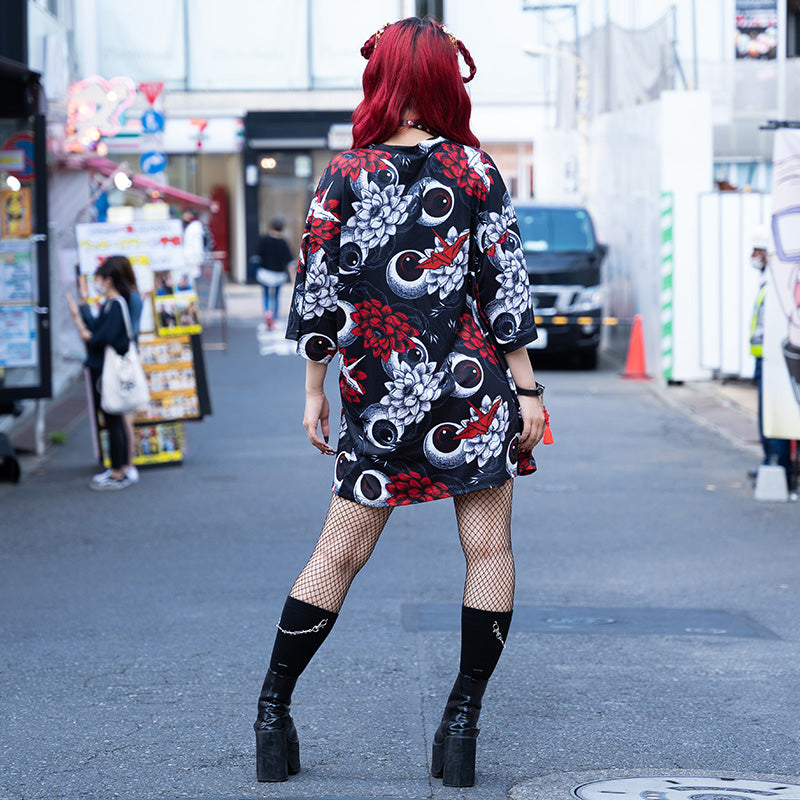 I read an image to a gallery viewer, Hasunohana Huge T-Shirt