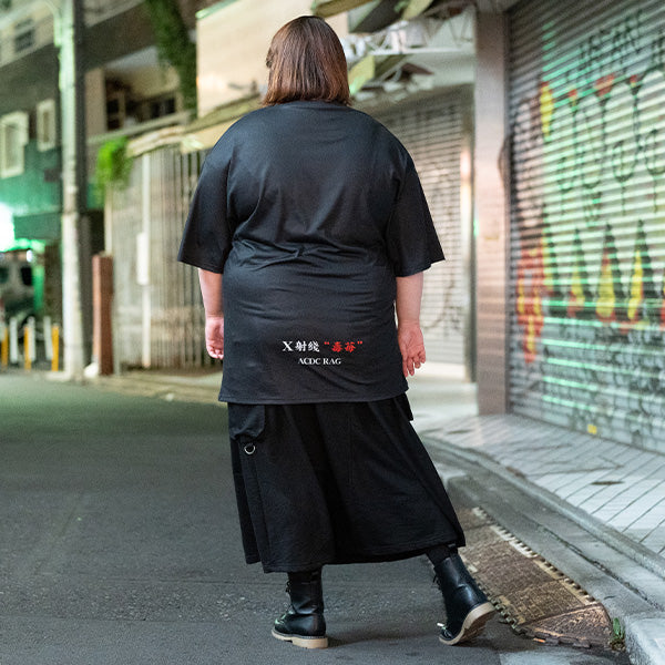 I read an image to a gallery viewer, Strawberry Huge T-Shirt