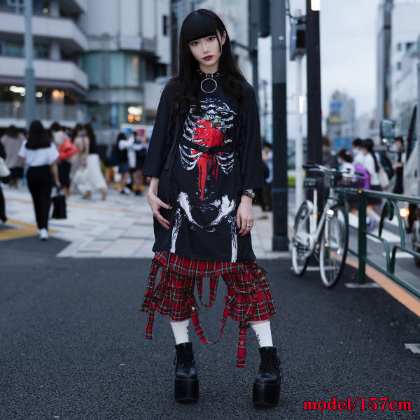 I read an image to a gallery viewer, Strawberry Huge T-Shirt