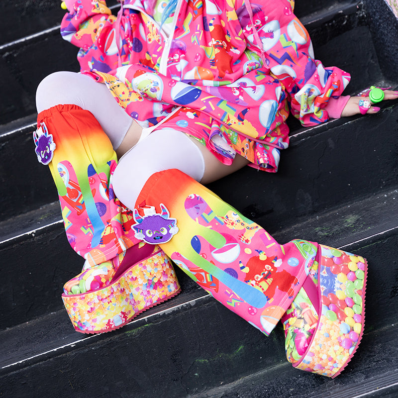 I read an image to a gallery viewer, Capsule Monster Leg Warmers
