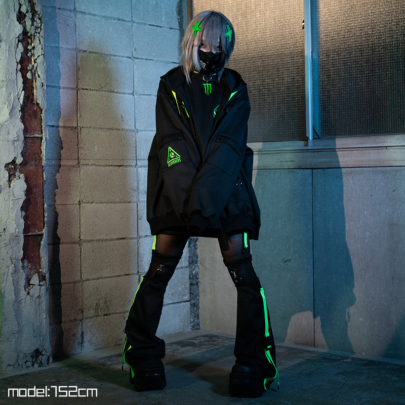 I read an image to a gallery viewer, Uzurai Leg Warmers