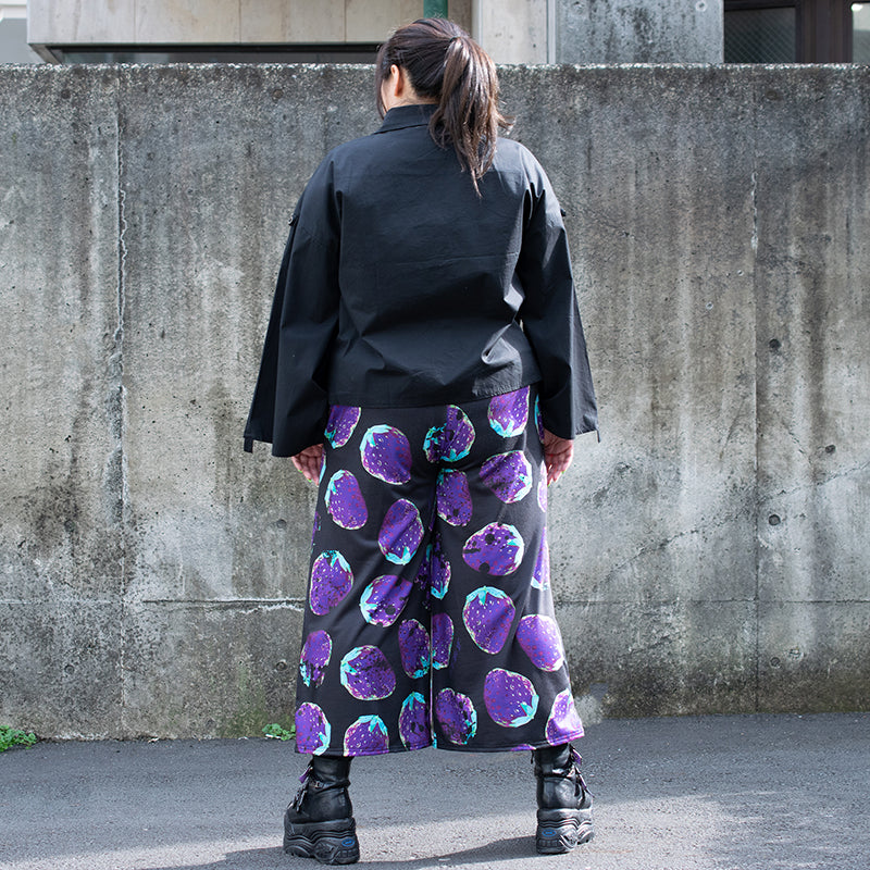 I read an image to a gallery viewer, Strawberry Wide Pants  (Plus Size Ver.)