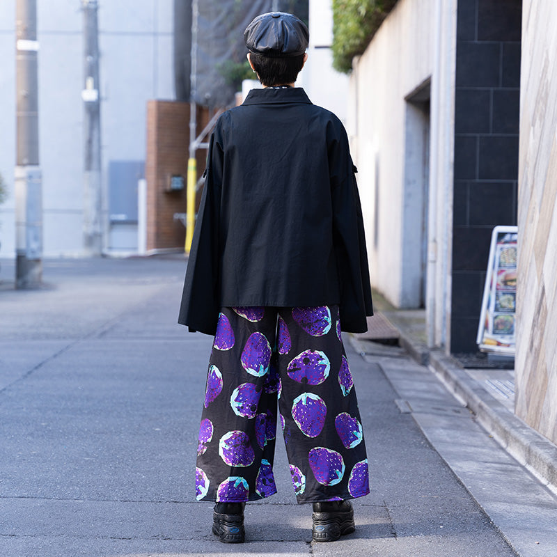 I read an image to a gallery viewer, Strawberry Wide Pants