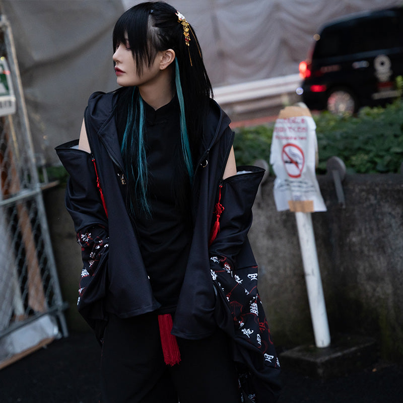 I read an image to a gallery viewer, Jubaku Kimono Jacket