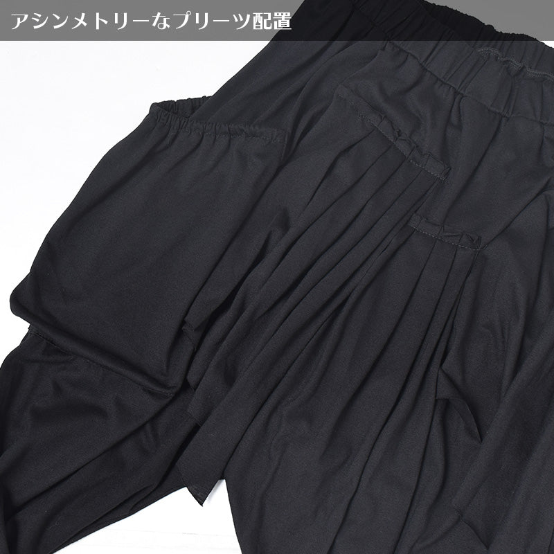 I read an image to a gallery viewer, Pleats Apron Pants