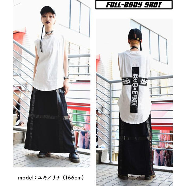 I read an image to a gallery viewer, Cross Long Skirt
