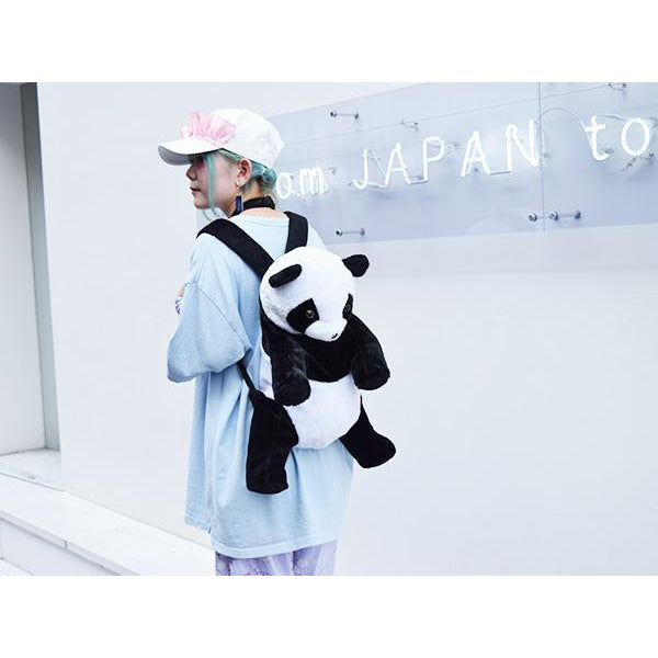 I read an image to a gallery viewer, Panda Backpack