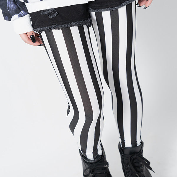 I read an image to a gallery viewer, Stripe Leggings