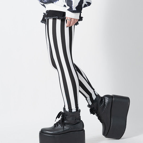 I read an image to a gallery viewer, Stripe Leggings
