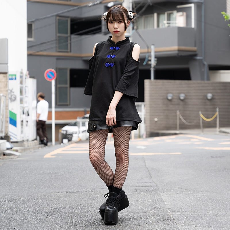 I read an image to a gallery viewer, [Short Sleeve] Off-Shoulder China T-shirt