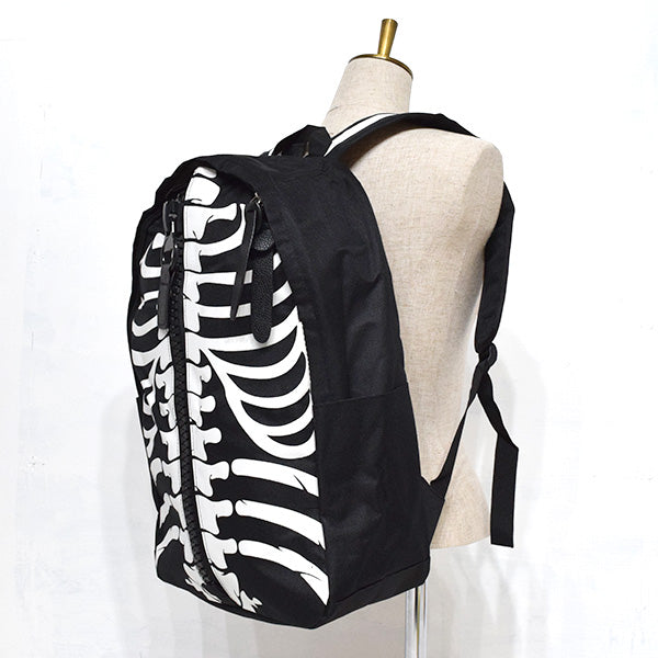 I read an image to a gallery viewer, BONE Backpack